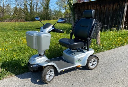 grauer E-Scooter grauer E-Scooter
