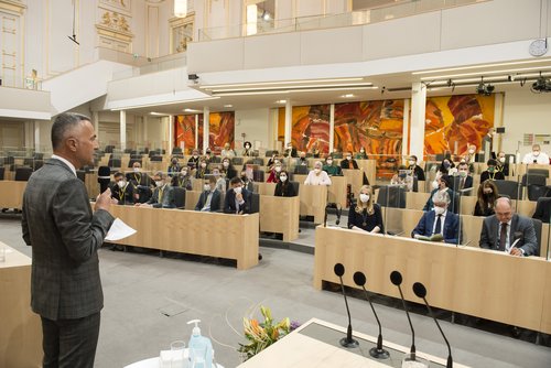 Moderation durch Dienstleiter Kommunikation Karl-Heinz Grundböck Dialogforum Ehrenamt im Parlemant