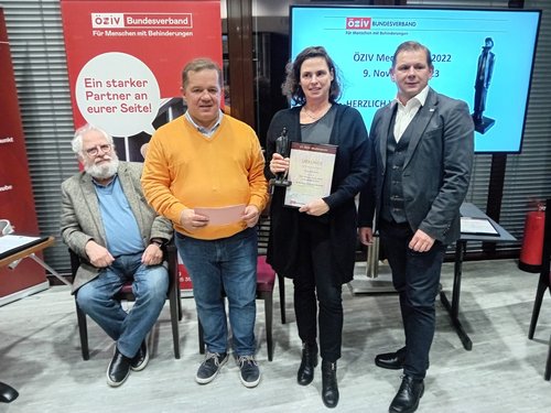 Nina Horaczek vom FALTER gewann den ÖZIV Medienpreis in der Kategorie Print