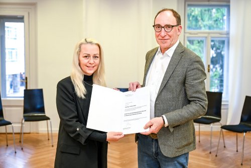 Christine Steger und Johannes Rauch bei der Ernennung zur Behindertenanwältin: Foto: Udo Mittelberger